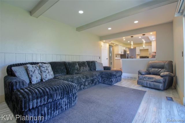 25168 Goddard Road, Taylor, MI 48180