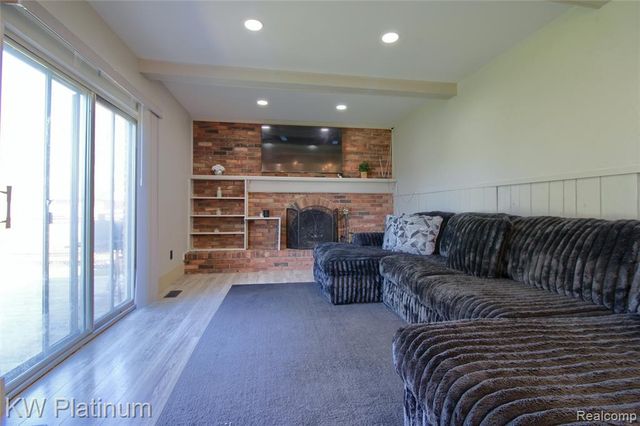 25168 Goddard Road, Taylor, MI 48180