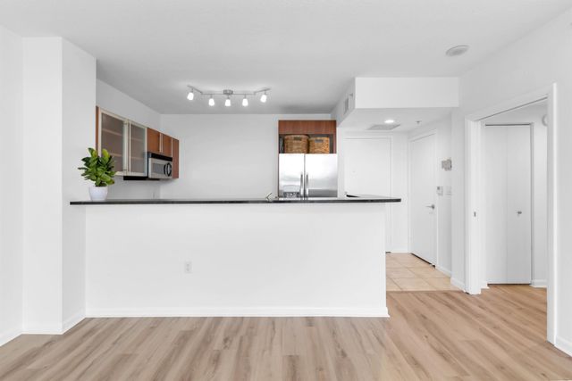 1551 N Flagler Drive 910, West Palm Beach, FL 33401