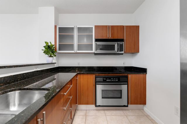 1551 N Flagler Drive 910, West Palm Beach, FL 33401