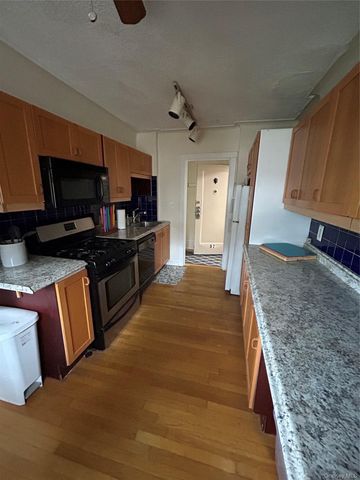 1 Greenridge Avenue D2, White Plains, NY 10605