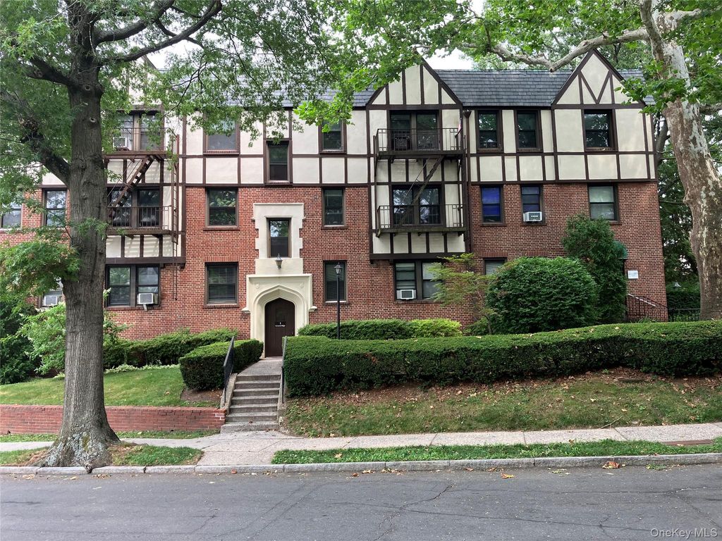 1 Greenridge Avenue D2, White Plains, NY 10605