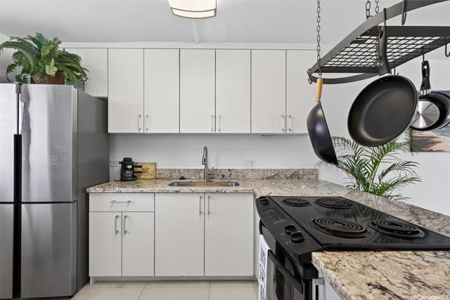 1128 Ala Napunani Street 1703, Honolulu, HI 96818