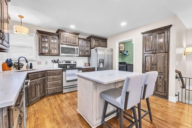 919 E 8th Circle, Kearney, MO 64060