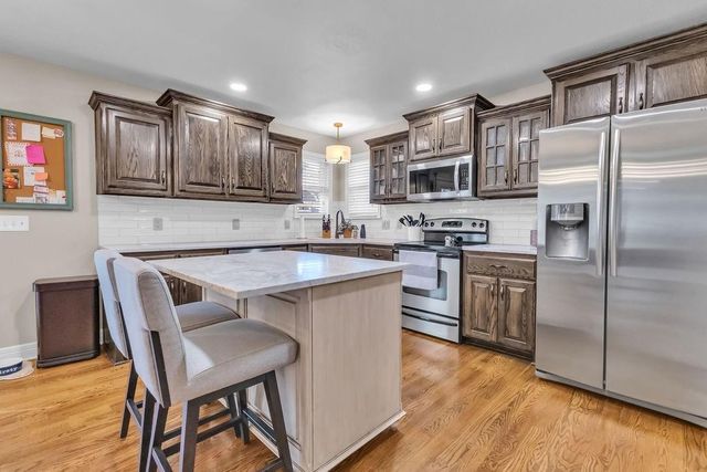 919 E 8th Circle, Kearney, MO 64060