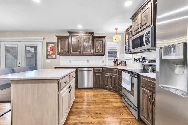 919 E 8th Circle, Kearney, MO 64060