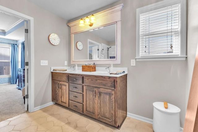 919 E 8th Circle, Kearney, MO 64060