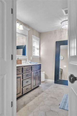 919 E 8th Circle, Kearney, MO 64060