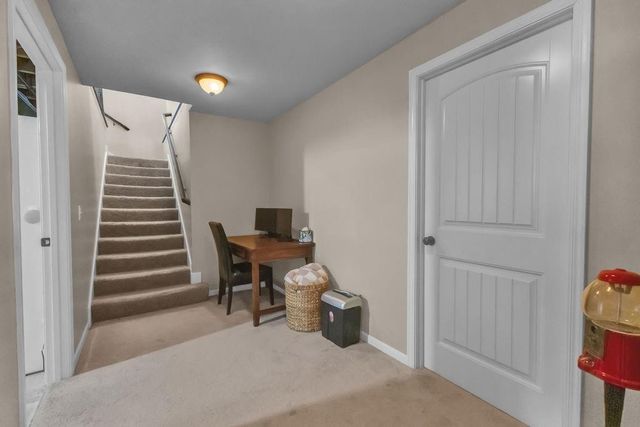 919 E 8th Circle, Kearney, MO 64060