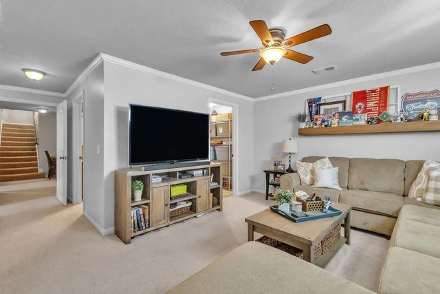 919 E 8th Circle, Kearney, MO 64060