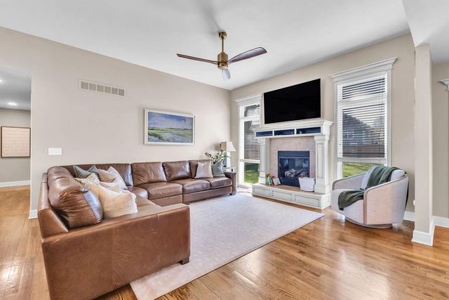 919 E 8th Circle, Kearney, MO 64060