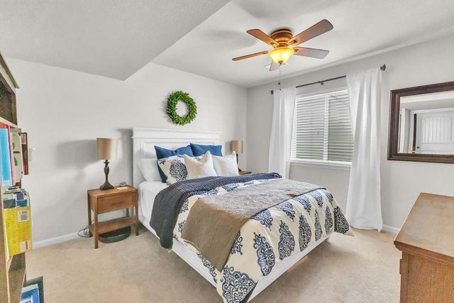 919 E 8th Circle, Kearney, MO 64060