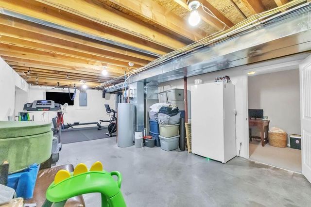 919 E 8th Circle, Kearney, MO 64060