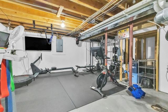 919 E 8th Circle, Kearney, MO 64060