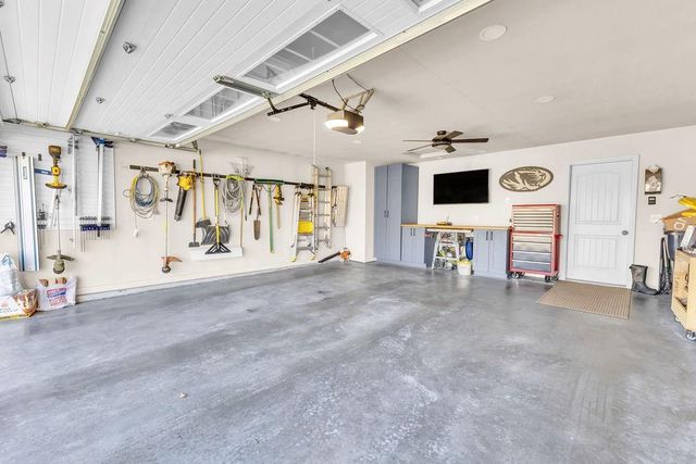 919 E 8th Circle, Kearney, MO 64060