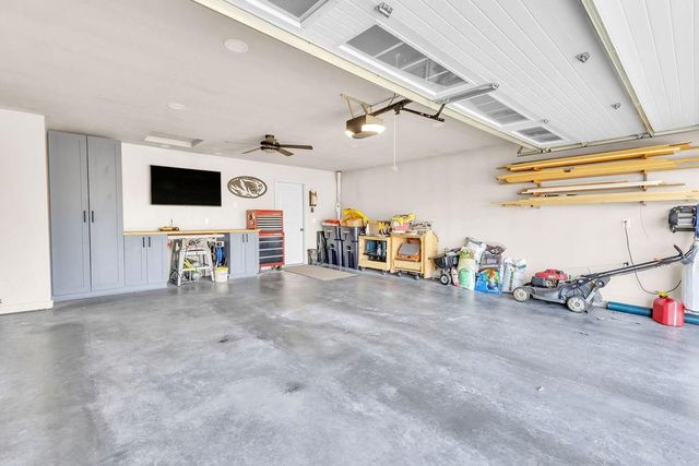 919 E 8th Circle, Kearney, MO 64060