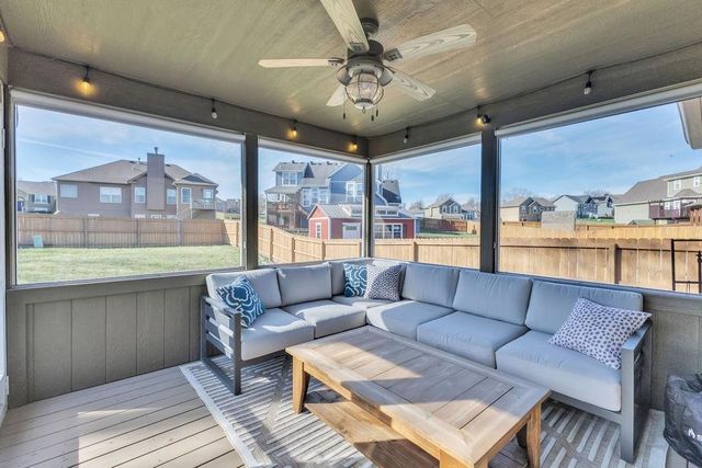 919 E 8th Circle, Kearney, MO 64060