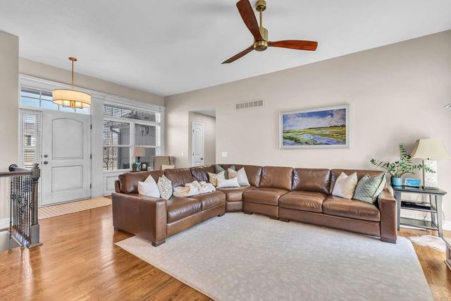 919 E 8th Circle, Kearney, MO 64060