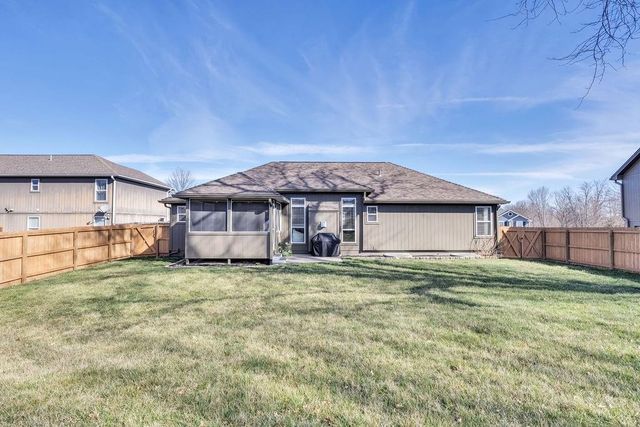 919 E 8th Circle, Kearney, MO 64060