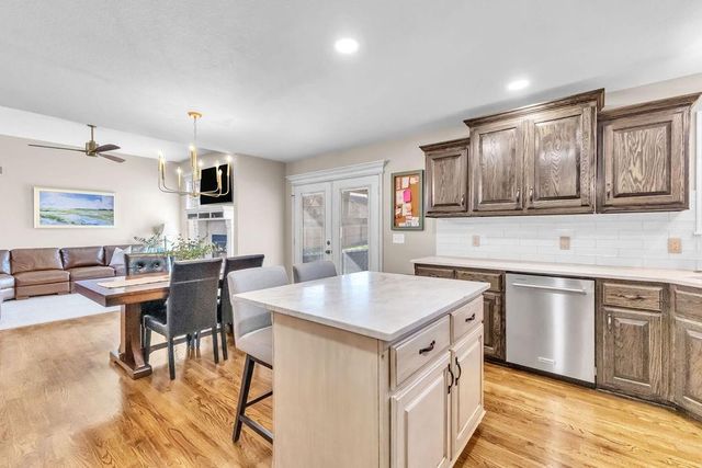 919 E 8th Circle, Kearney, MO 64060