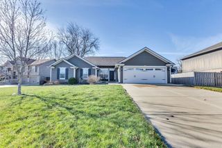 919 E 8th Circle, Kearney, MO 64060