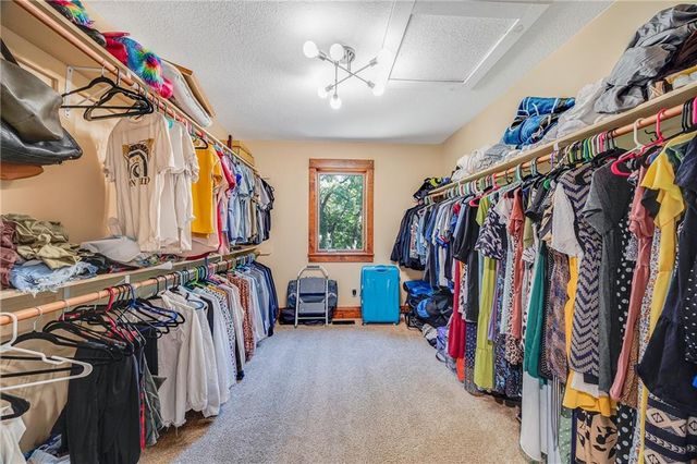 2323 S Crenshaw Road, Independence, MO 64057