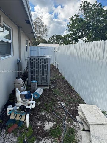 4560 NW 6th Ct, Plantation, FL 33317