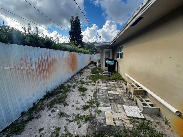 4560 NW 6th Ct, Plantation, FL 33317