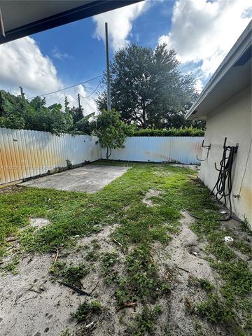 4560 NW 6th Ct, Plantation, FL 33317
