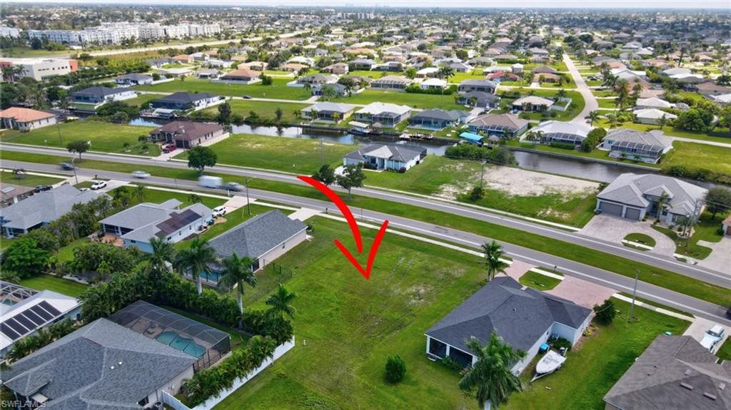 Image 10 of property listing at 2536 Surfside BLVD, Cape Coral, FL 33914