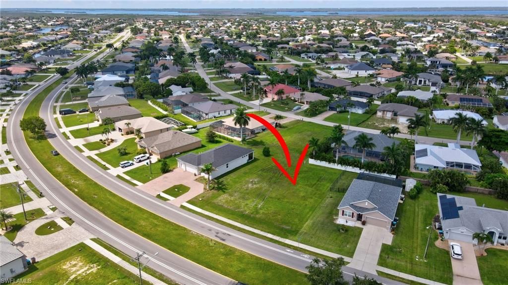 Image 13 of property listing at 2536 Surfside BLVD, Cape Coral, FL 33914