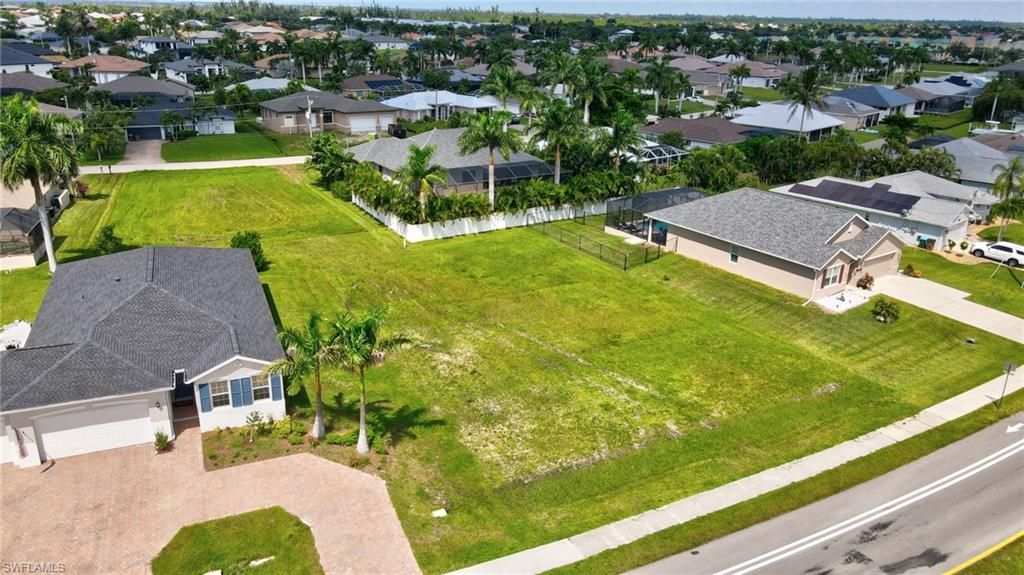 Image 15 of property listing at 2536 Surfside BLVD, Cape Coral, FL 33914