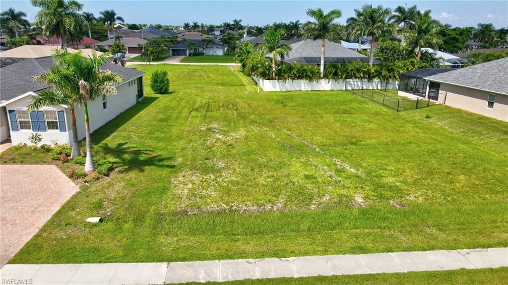Image 16 of property listing at 2536 Surfside BLVD, Cape Coral, FL 33914