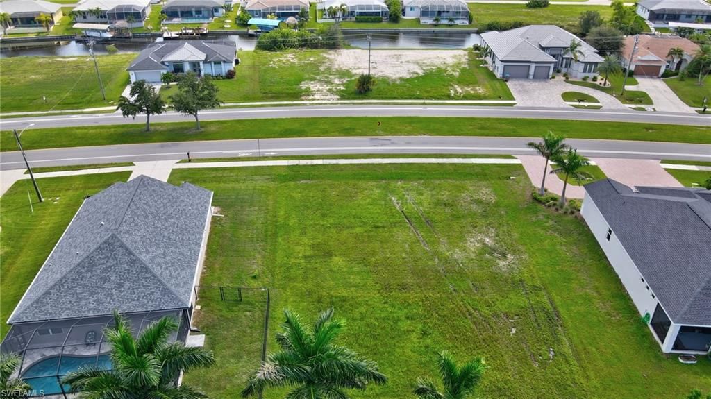Image 21 of property listing at 2536 Surfside BLVD, Cape Coral, FL 33914