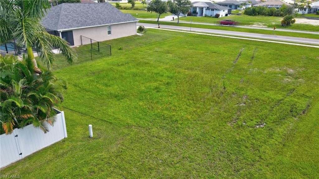 Image 6 of property listing at 2536 Surfside BLVD, Cape Coral, FL 33914