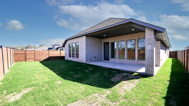 313 Foxfire CV, Lockhart, TX 78644