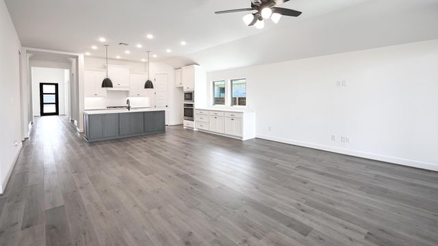 313 Foxfire CV, Lockhart, TX 78644