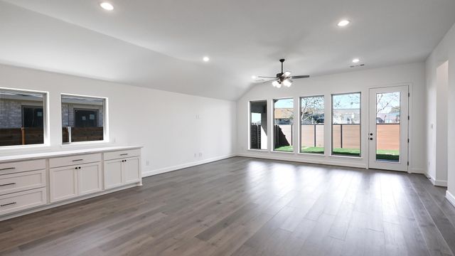 313 Foxfire CV, Lockhart, TX 78644