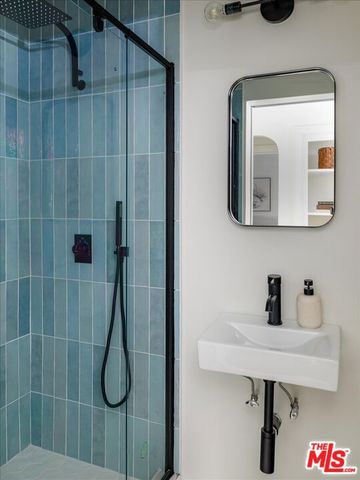 2207 Alsace Avenue, Los Angeles, CA 90016