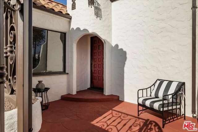 2207 Alsace Avenue, Los Angeles, CA 90016