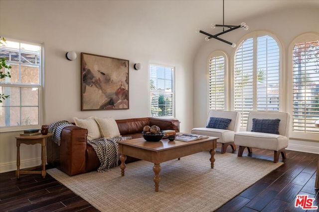 2207 Alsace Avenue, Los Angeles, CA 90016