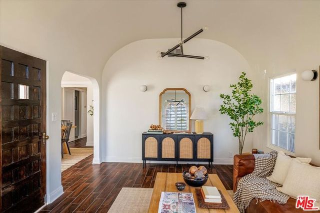 2207 Alsace Avenue, Los Angeles, CA 90016