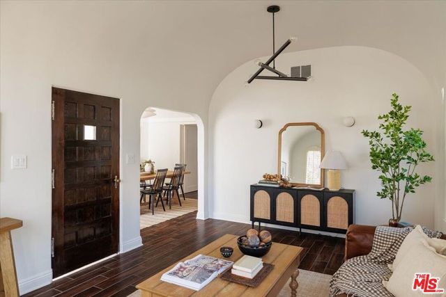 2207 Alsace Avenue, Los Angeles, CA 90016