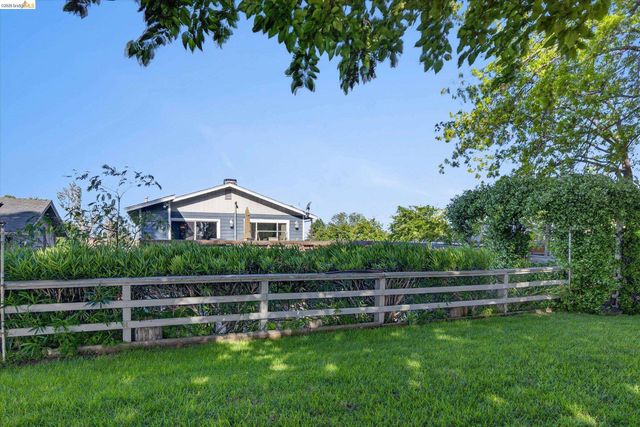5014 Sandmound Blvd, Oakley, CA 94561