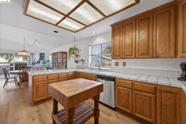 5014 Sandmound Blvd, Oakley, CA 94561