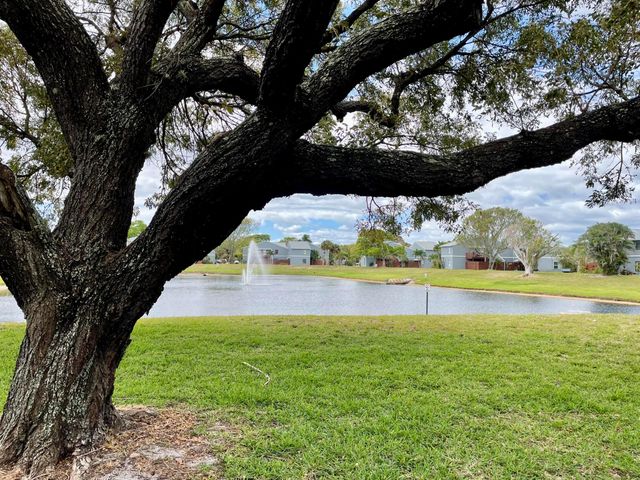 30 CROSSINGS Circle A, Boynton Beach, FL 33435