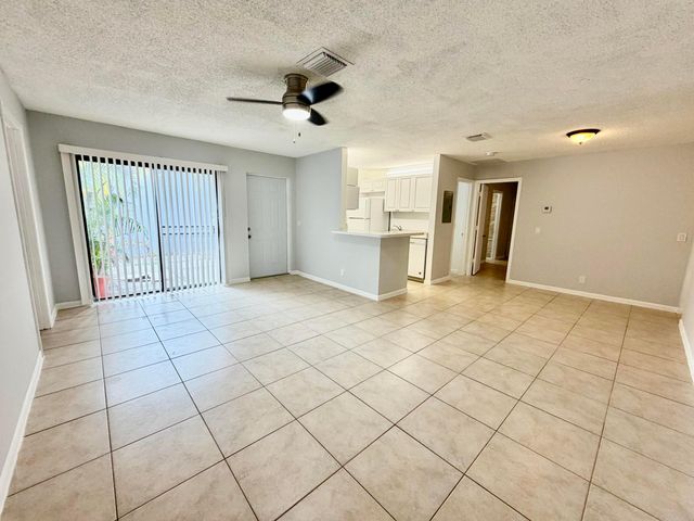 30 CROSSINGS Circle A, Boynton Beach, FL 33435