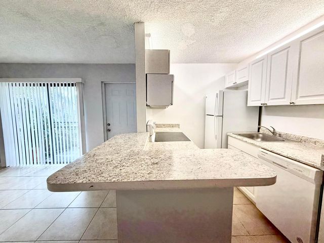 30 CROSSINGS Circle A, Boynton Beach, FL 33435
