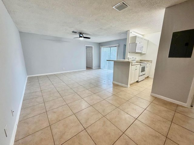 30 CROSSINGS Circle A, Boynton Beach, FL 33435