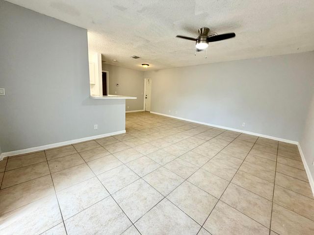 30 CROSSINGS Circle A, Boynton Beach, FL 33435